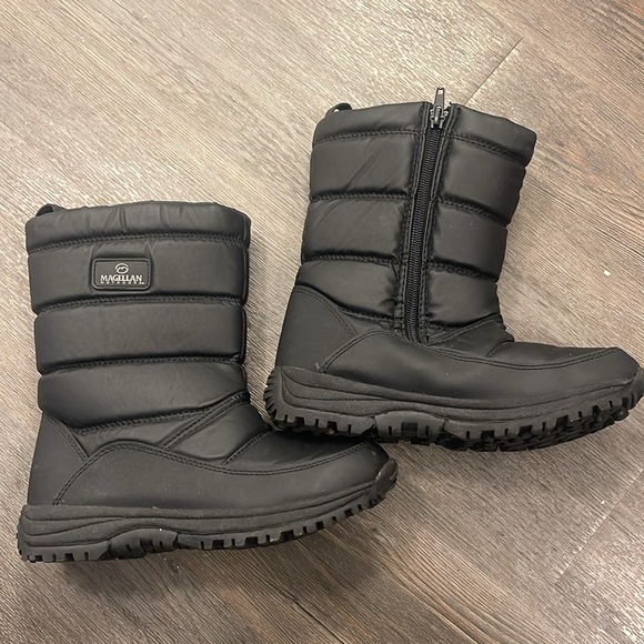 Magellann Snow Boots - Picture 2 of 9